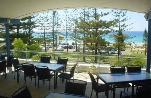 Miami Apartment | North Burleigh Family Resort opposite the Burleigh Esplanade and patrolled beach