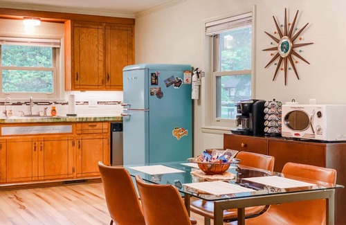 Rogers House | Now Booking Fall Downtown Rogers 3BR Firepit