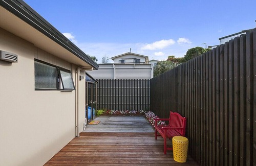 Taupo Cottage | NUKUHAU'S NEST WITH SPA - TAUPO HOLIDAY HOME in Two Mile Bay