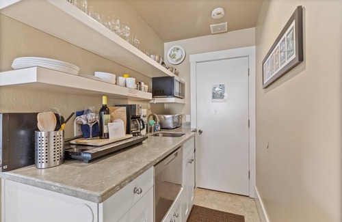Old Bend Condo | NW Broadway Downtown | Old Bend neighborhood, walk everywhere!