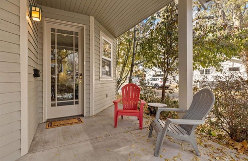 Old Bend Condo | NW Broadway Downtown | Old Bend neighborhood, walk everywhere!