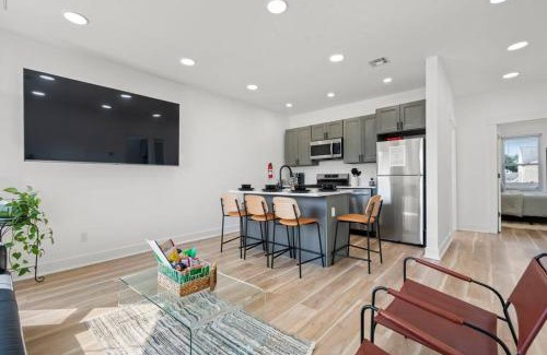 Fair Lawn Apartment | NYC Access 4BR Duplex Sleeps 10, Free Parking