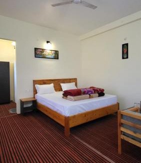 Kaul Hotel | Oak Essence