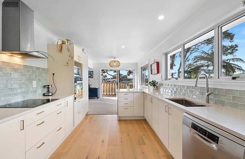 Oakura House | Oakura Oasis: Coastal Retreat for Relaxation