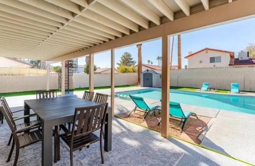 Paradise Villa | Oasis in the desert with huge heated Pool and SPA