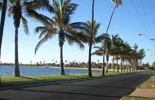 South Carnarvon House | Oasis Waterfront Holiday Home