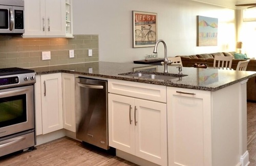 Dewey Beach Condo | Ocean/Bay View Pet Friendly 2BR Condo w/ Pool