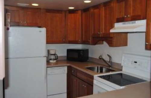 South Rehoboth Condo | Ocean Block 2BR Condo w/Pool & Parking