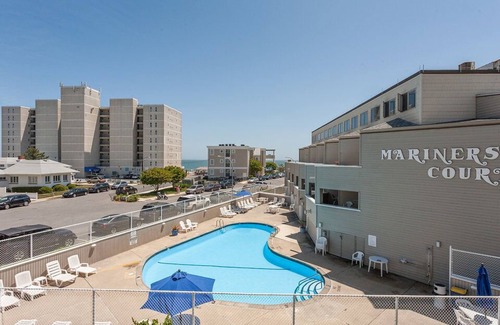 South Rehoboth Condo | Ocean Block 2BR Condo w/Pool & Parking