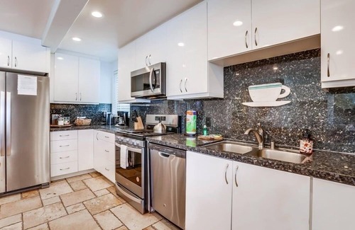 Central Mission Beach House | Ocean Breeze 1