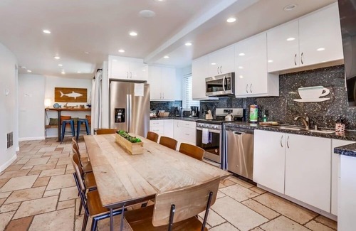 Central Mission Beach House | Ocean Breeze 1
