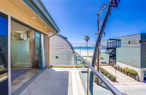 Central Mission Beach House | Ocean Breeze 1