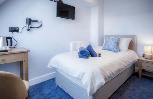 Saundersfoot Hotel | Ocean Cabins No 8 At The Square - Saundersfoot
