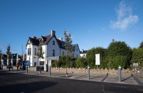 Saundersfoot Hotel | Ocean Cabins No 8 At The Square - Saundersfoot