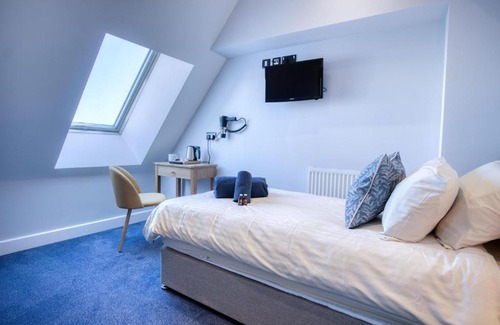 Saundersfoot Hotel | Ocean Cabins No 8 At The Square - Saundersfoot