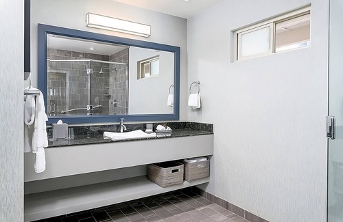 Carlsbad Village Hotel | Ocean Front 2 Queen at Beach Terrace, Outdoor Pool, Free Breakfast