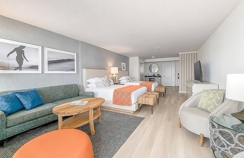 Carlsbad Village Hotel | Ocean Front 2 Queen at Beach Terrace, Outdoor Pool, Free Breakfast