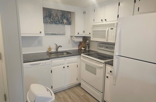 South Rehoboth Condo | OCEAN FRONT CONDO. ENJOY YOUR MORNING COFFEE SITTING ON YOUR PRIVATE BALCONY WATCHING THE SUNRISE.
