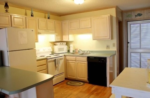 North Carolina Coast Condo | Ocean Front Condo w/Pool - Dates Available