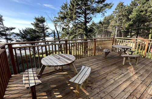 Yachats Apartment | Ocean Front, Sunrise at Oregon House, Stairs to the Beach!