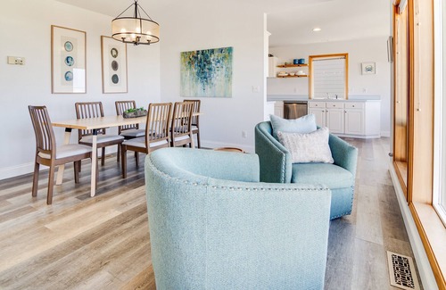 Bayshore House | Ocean Front with Hot Tub, Dog Friendly!