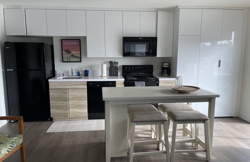 Pierpont Bay Apartment | *OCEAN LOCATION*2 MIN WALK TO OCEAN* COMPETITIVELY PRICED*