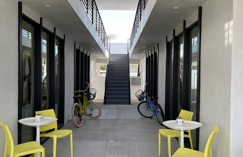 Pierpont Bay Apartment | *OCEAN LOCATION*2 MIN WALK TO OCEAN* COMPETITIVELY PRICED*