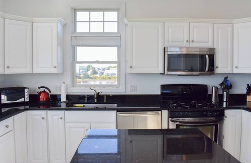 West Dennis House | Ocean & Marsh Views – Steps to Fiddler's Green Private Beach