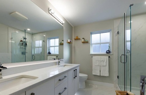 Crescent Beach House | Ocean Park beautiful 3 yr old duplex- 4 bd & 3.5bth. 15 mins walk to the beach!