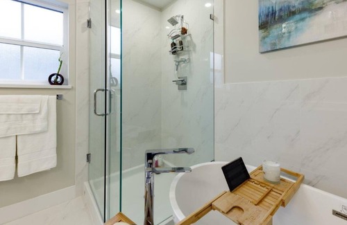 Crescent Beach House | Ocean Park beautiful 3 yr old duplex- 4 bd & 3.5bth. 15 mins walk to the beach!