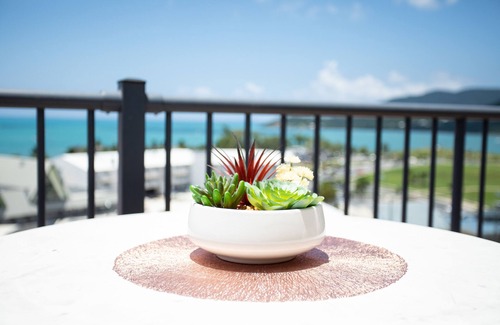 Airlie Beach House | Ocean View 10 Pool & Spa