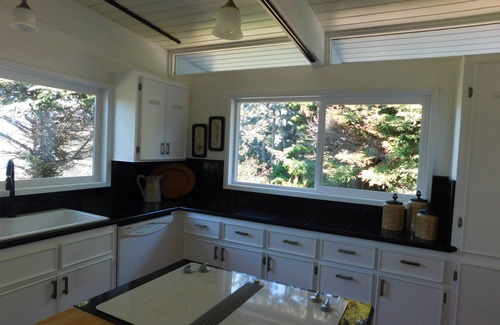 Gold Beach Cottage | Ocean View Cottage!