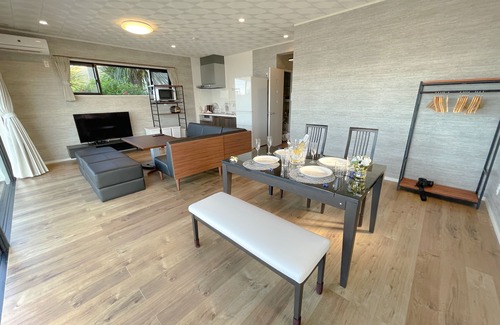 Uruma Apartment | Ocean View/Rooftop sauna &BBQ/12 People/PADEL 2F
