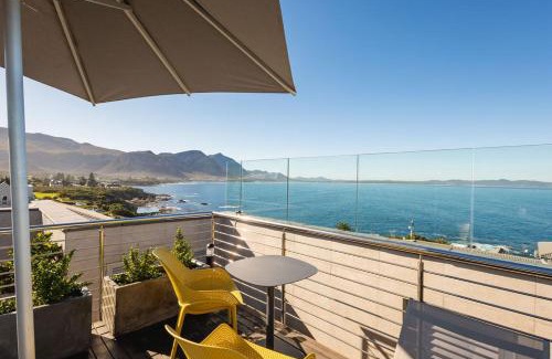 Hermanus City-Centre Apartment | Ocean-View Studio Apartment, Hermanus Waterfront - Apt 8