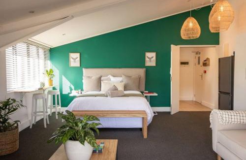 Hermanus City-Centre Apartment | Ocean-View Studio Apartment, Hermanus Waterfront - Apt 8