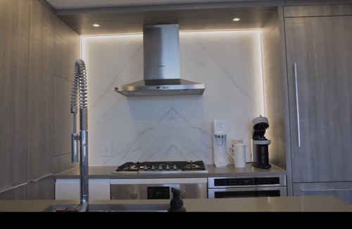 South Surrey House | Ocean view townhouse with rooftop pool