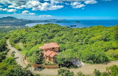 Potrero House | Ocean-view Villa Above Potrero Overlooking two Bays
