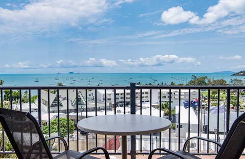 Airlie Beach Apartment | Ocean Views 14