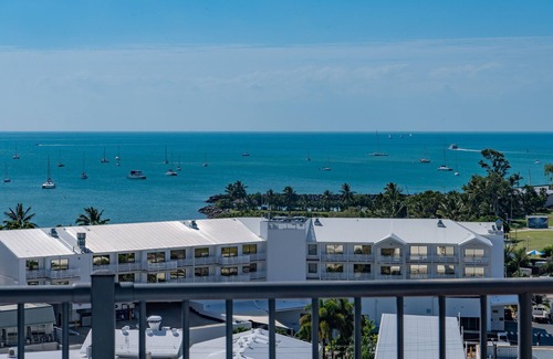 Airlie Beach Apartment | OCEAN VIEWS 16a WIFI POOL & SPA