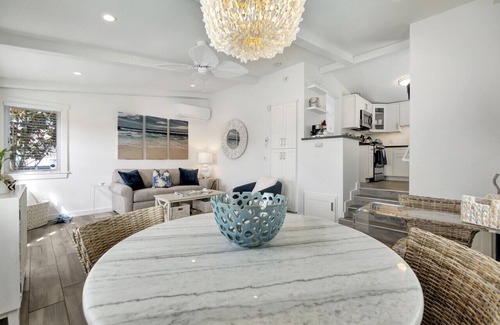 Laguna Beach Cottage | Ocean Views! Detached Villa by Victoria Beach