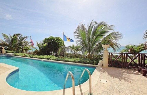 Green Garden Apartment | Oceanfront 1-bed Apt with Pool near Surfing - Rosalie #2