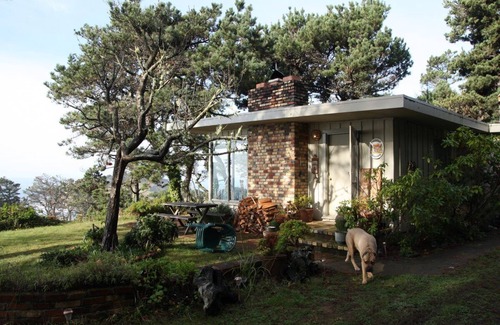 Gualala House | Oceanfront 1+ Bedroom Coastal Retreat with hot tub