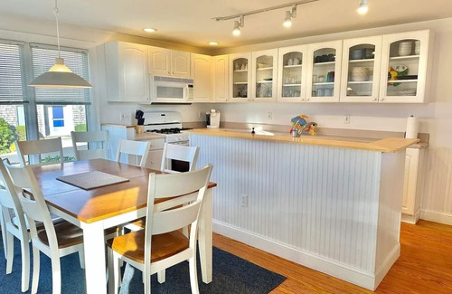 Hyannis Condo | Oceanfront 3BR condo. Say no to hotels, yes to a home! 1600 ft supplies included