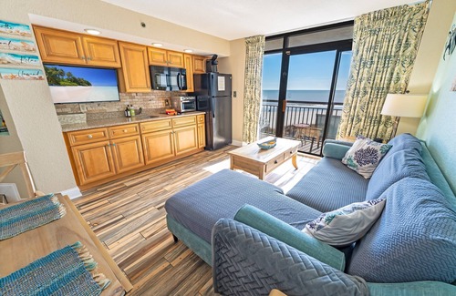 Windy Hill Condo | Oceanfront condo w/pools & balcony