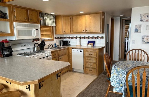 Smith River Apartment | Oceanfront Cabin 3 w Jacuzzi Impressive Views