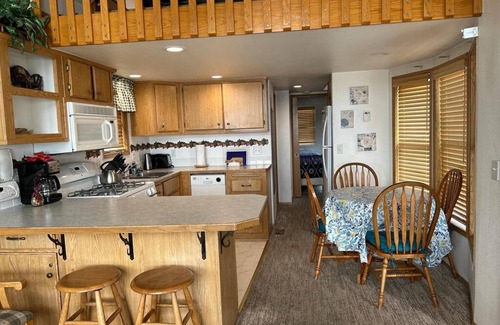 Smith River Apartment | Oceanfront Cabin 3 w Jacuzzi Impressive Views