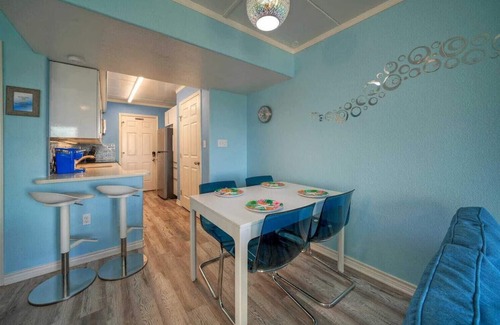 Port Aransas Cottage | Oceanfront Condo w/Private Balcony Pool + Tennis Bubbly Blew by Avantstay