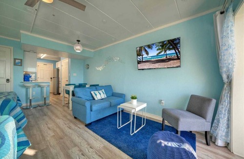 Port Aransas Cottage | Oceanfront Condo w/Private Balcony Pool + Tennis Bubbly Blew by Avantstay