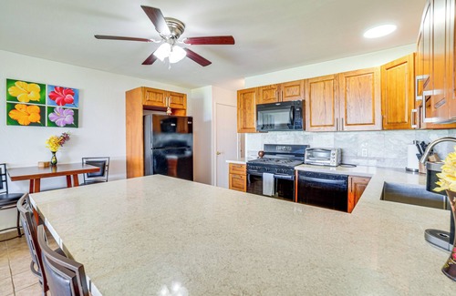 Ualapue Apartment | Oceanfront Condo w/Pool & Grills in Molokai!