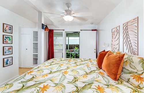 Kapoho Bed & Breakfast | Oceanfront in Hilo Hale Kai Suites- Pele Suite - King Bed, Living Room, Bath